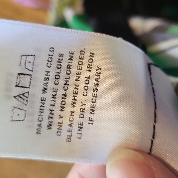 TORRID capped sleeves blouse - Picture 7 of 7